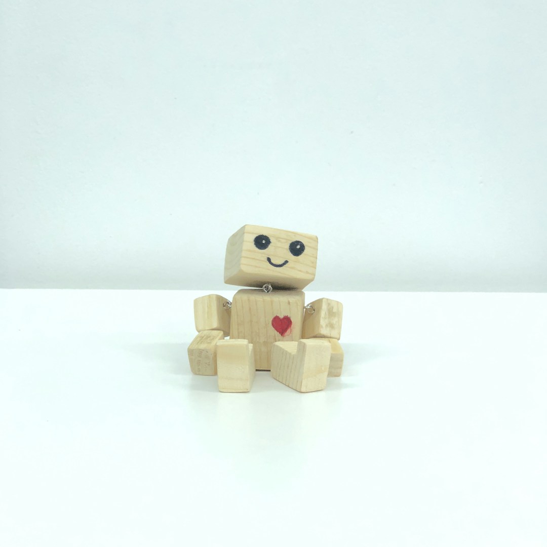 Robot de juguete para inventar historias